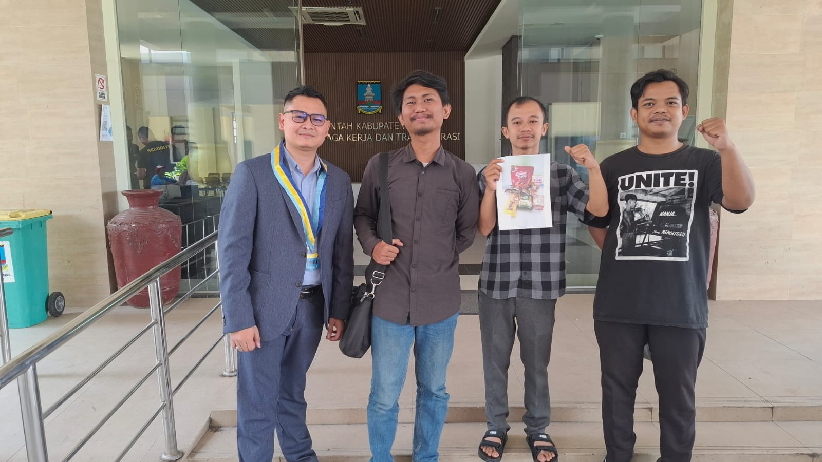 Minta THR Berujung PHK, LBH PKC PMII Banten Dampingi Korban PHK Mediasi di Disnaker